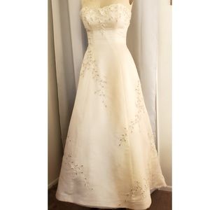 Elegant Cream Wedding Dress